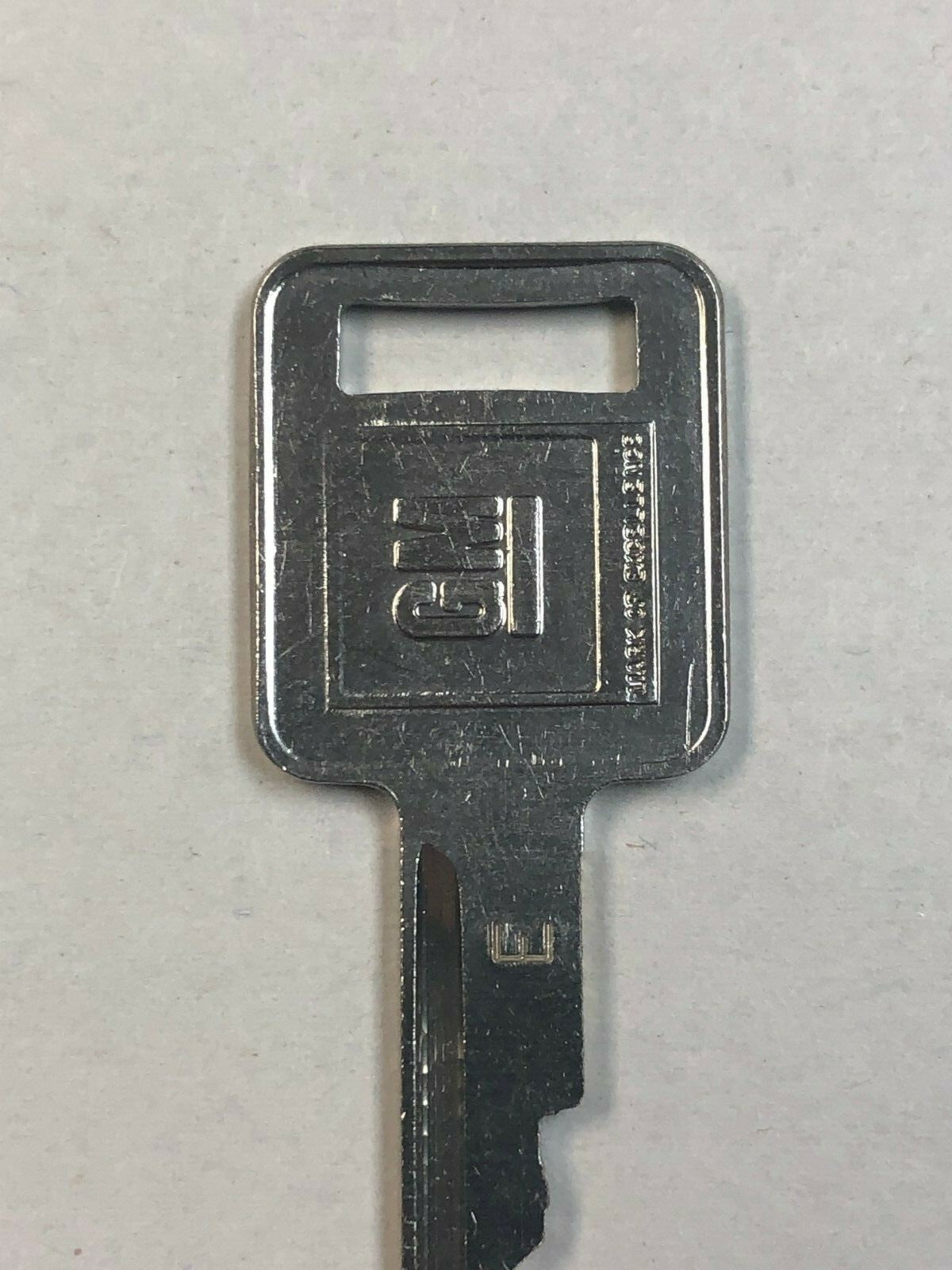 Complete OE-Style Lock Set with GM Rectangle and Oval Keys – Fits 1971–1973 Pontiac Bonneville, Catalina, and Grandville
